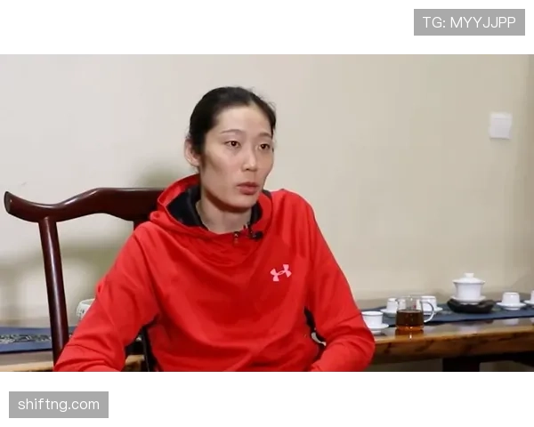 练俊杰出门带的是保镖不是球迷,这生活差距把我懵了 练俊杰出门带的是保镖不是球迷,这生活差距把我懵了